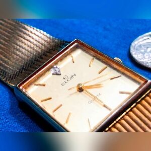 (171)Vintage Elgin Mens Gold Watch Gold Tone Quartz FD545-017